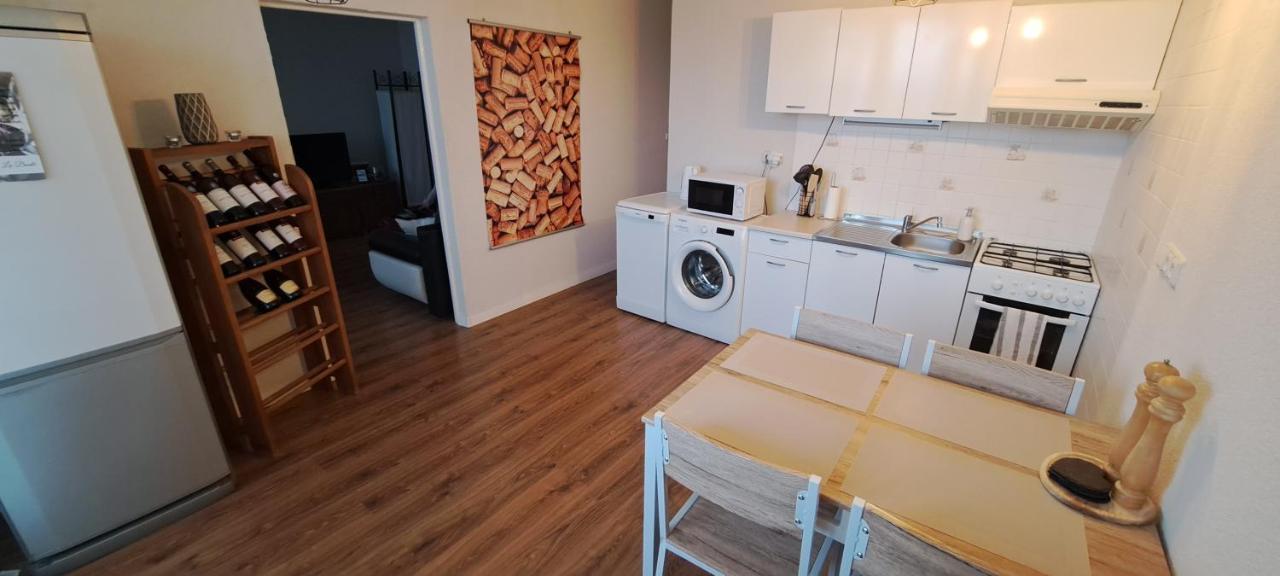 Utulny Apartman Blizko Centra Michalovce Extérieur photo
